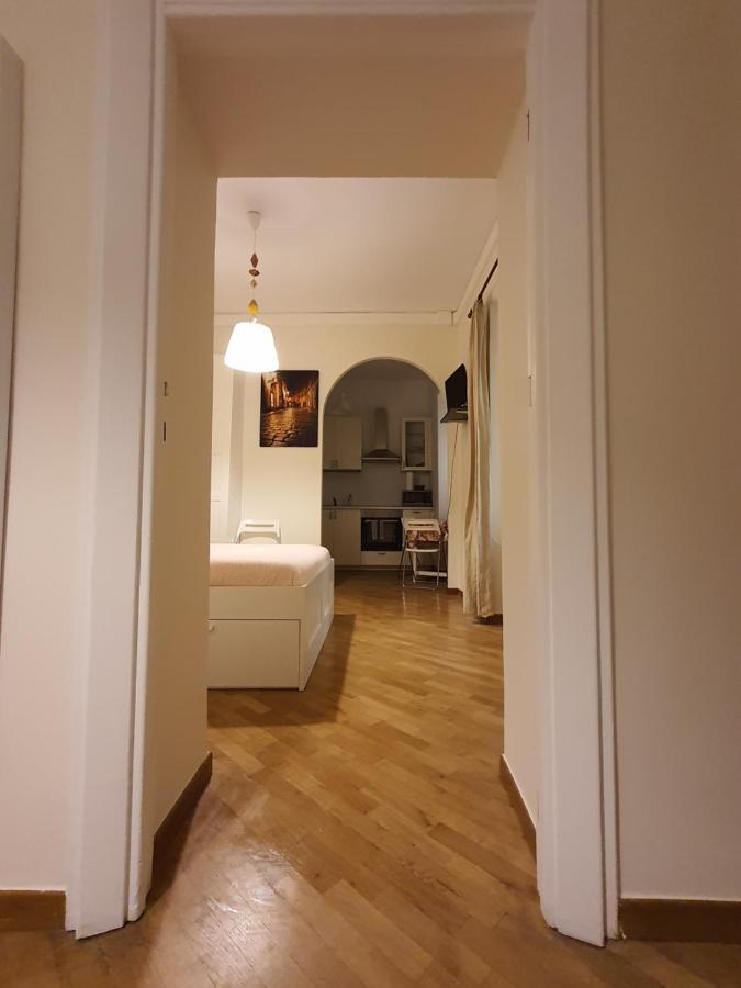 Casa Vacanza Colosseo Whole Holiday Home Apartment Da Pamino & Priscilla Rome Exterior photo