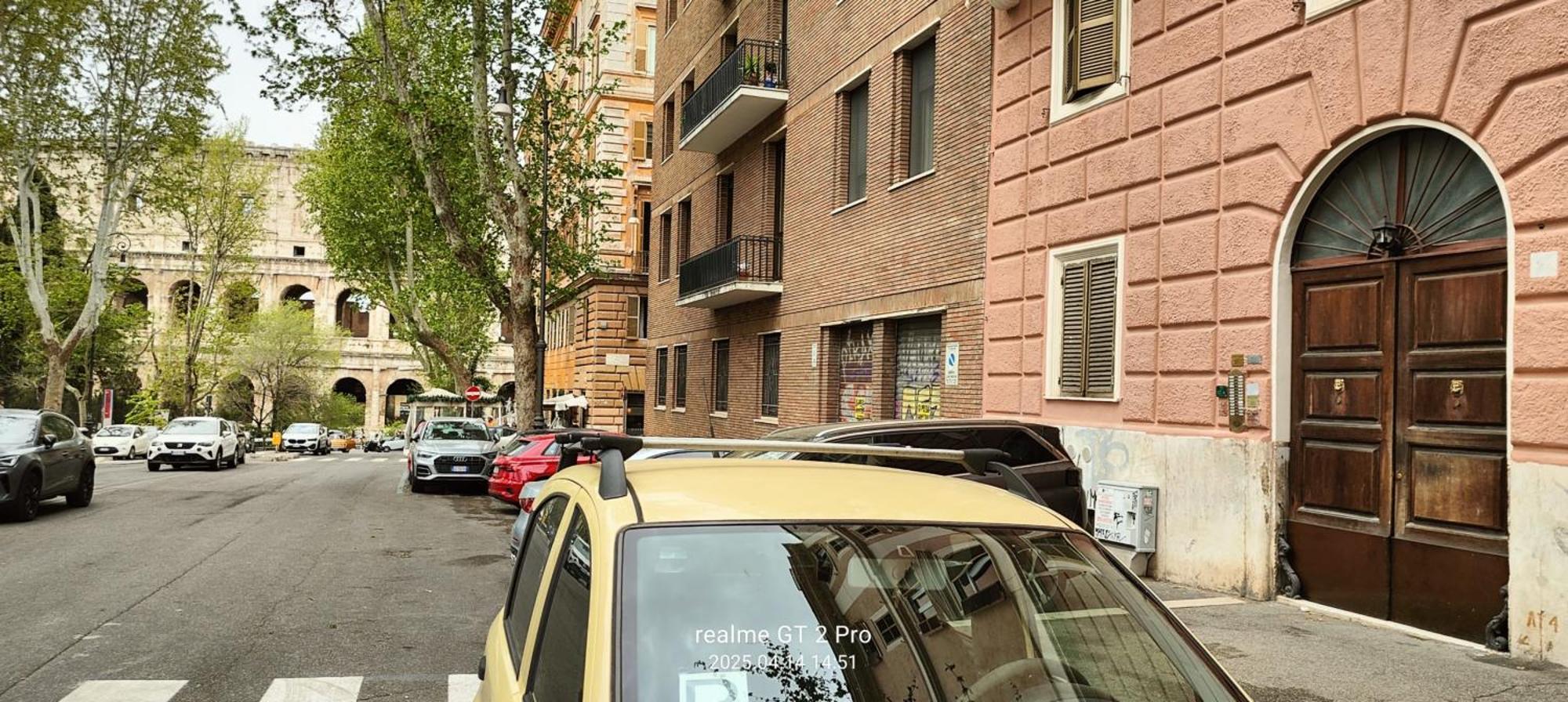 Casa Vacanza Colosseo Whole Holiday Home Apartment Da Pamino & Priscilla Rome Exterior photo